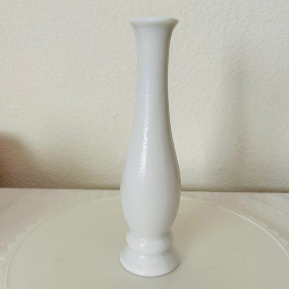 Vintage White Milk Glass Bud Vase 8.5 inches tall - Picture 4 of 6